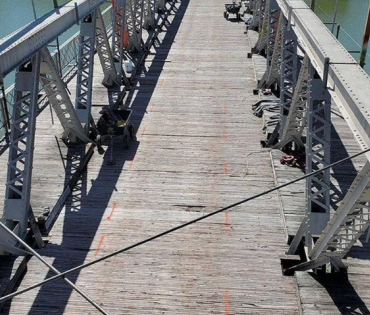 液压千斤顶参与美国韦科悬索桥修复工程
